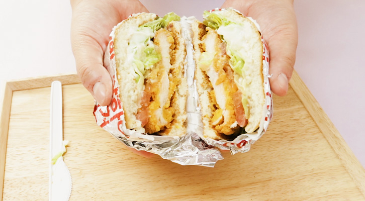 [생활 속 에너지] 포장지 뜯는 팁, 햄버거 깔끔하게 먹는 법! | GSC BP MH life energy burger wrapping paper tip 20191122 2 1