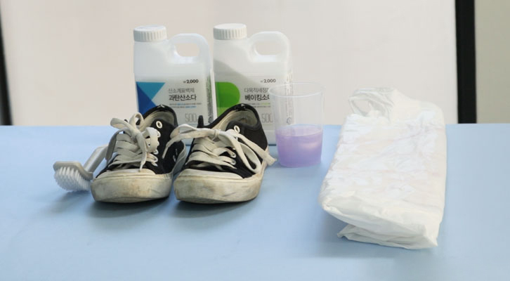 [생활 속 에너지] 비닐봉지 활용법, 운동화 쉽게 세탁하기! | GSC BP MH Easy to clean shoes 20200320 0 1