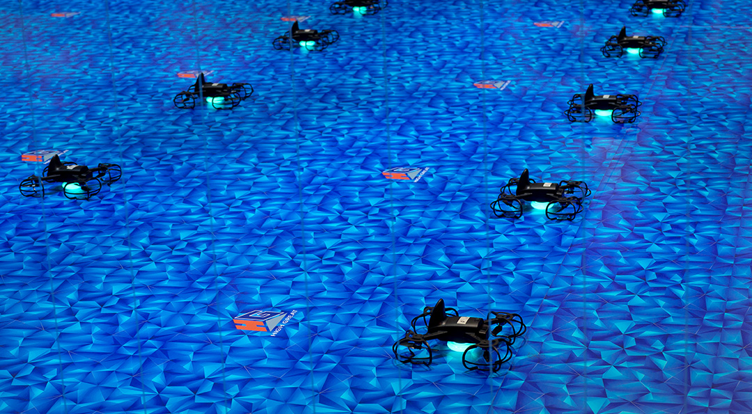 GS칼텍스, 미래형 주유소 에너지플러스 허브로 CES 2021에 출사표를 던지다! CES의 과거부터 현재까지 4 4개의 프로펠러를 장착한 모습의 드론