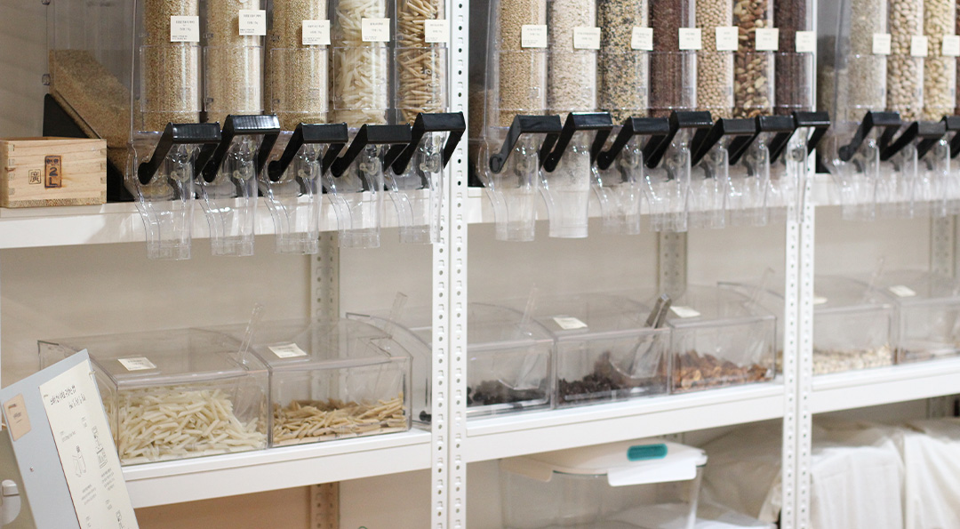 2021 환경 트렌드, 이제는 힙환경! 3 2021 환경 트렌드 - 포장지 없는 가게(더피커)