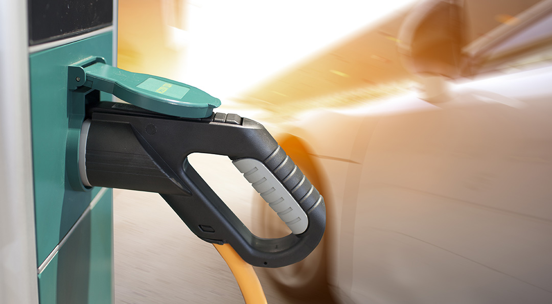 "전기차 샀다면 이건 필수!" 초보 전기차주를 위한 전기차 꿀팁 10가지 2 주차는 그늘이나 지하주차장에서