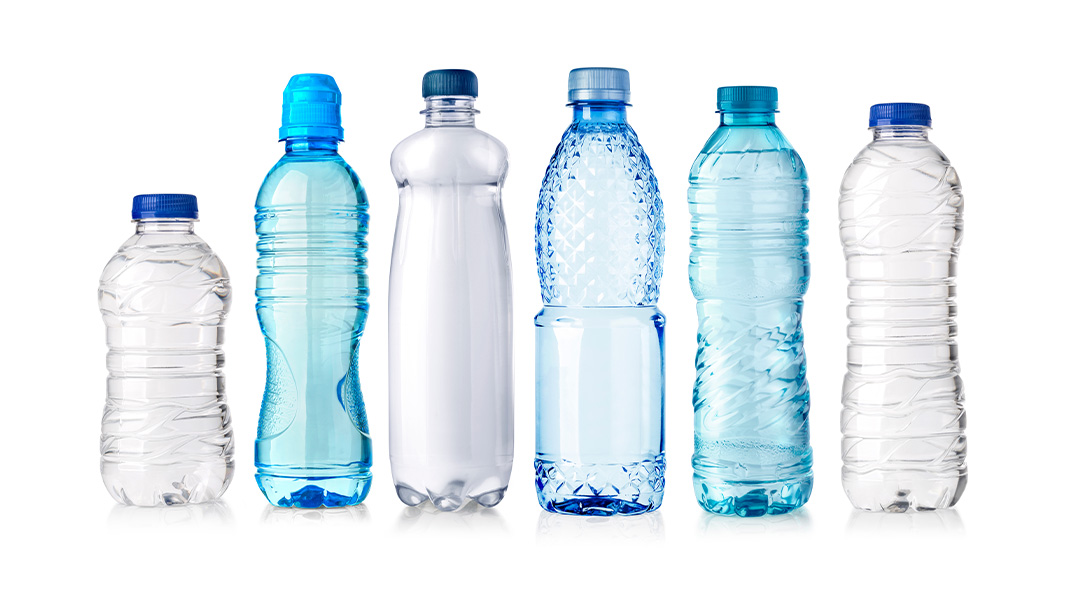 요즘 환경 트렌드는 무라벨?! 페트병부터 특수 라벨, 바나나잎 포장까지! 1 라벨이 사라진 페트병의 등장