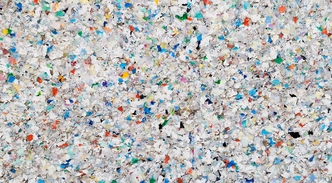 플라스틱 페트병과 비닐이 벽돌로 탄생한다?! 에코브릭스 그리고 폴리브릭 4 플라스틱 비닐을 잘게 부수고 벽돌 모양으로 다시 찍어내는 에코브릭스