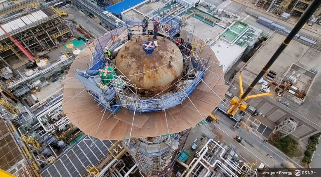 원유 정제 과정 등 DX 성과 지속적 공유, 구성원 자발적 참여로 전 밸류체인 확산 1 DBR Case Study: GS칼텍스의 디지털 트랜스포메이션(DX) 전략 원유 정제 과정 등 DX 성과 지속적 공유 구성원 자발적 참여로 전 밸류체인 확산