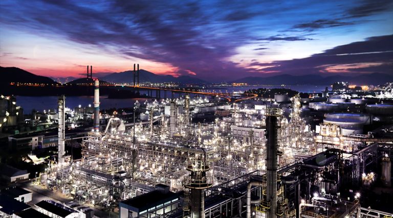 [에너지칼럼] 대한민국 석유산업의 현재와 미래 : 국가 성장 동력에서 글로벌 수출 선도산업으로 | TH F