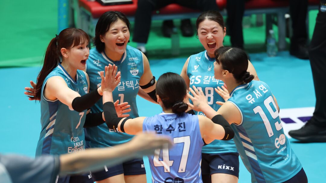 여수 KOVO컵에서 조별리그 1위 후 환호하는 선수들